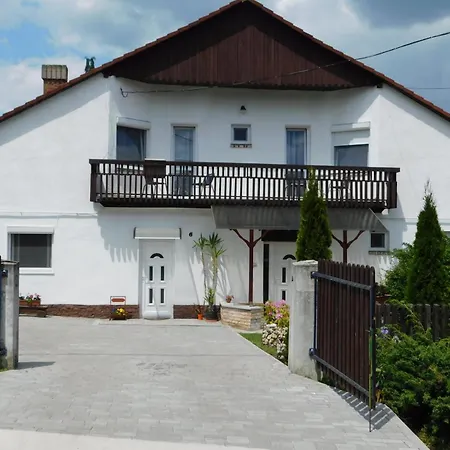 Fenyo Vendeghaz Guest house Paradsasvar